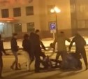 Участников массовой драки на центральной площади Южно-Сахалинска разыскивают полицейские 