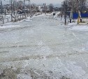 Сахалинка показала на видео, как огромный "ледяной панцирь" накрывает Макаров