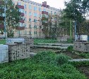 Комплексную детскую площадку строят в Долинске