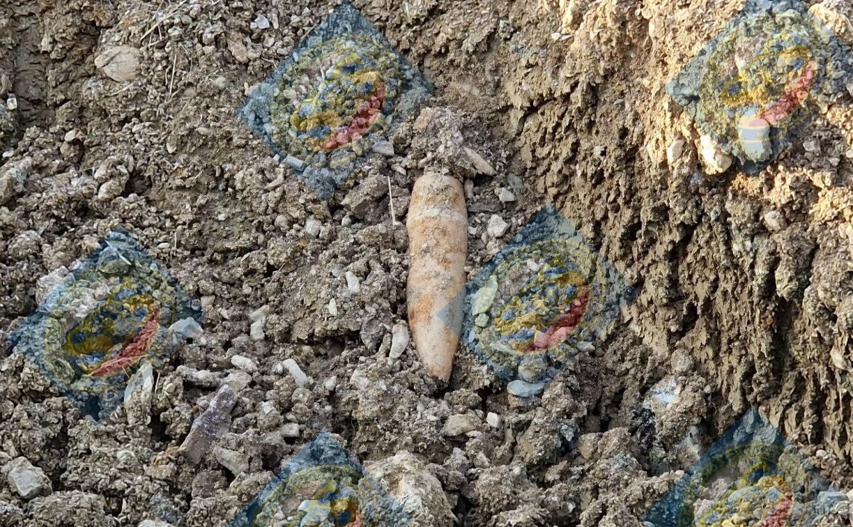 В Южно-Сахалинске во время земляных работ нашли предмет, напоминающий снаряд