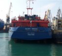 Крымские корабелы построили новую баржу для Сахалина