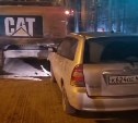 "Клоун синий убегает": пьяный водитель на "Филдере" влетел в экскаватор в Южно-Сахалинске