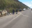 Мотоциклиста увезли в больницу после столкновения с легковушкой в Макаровском районе