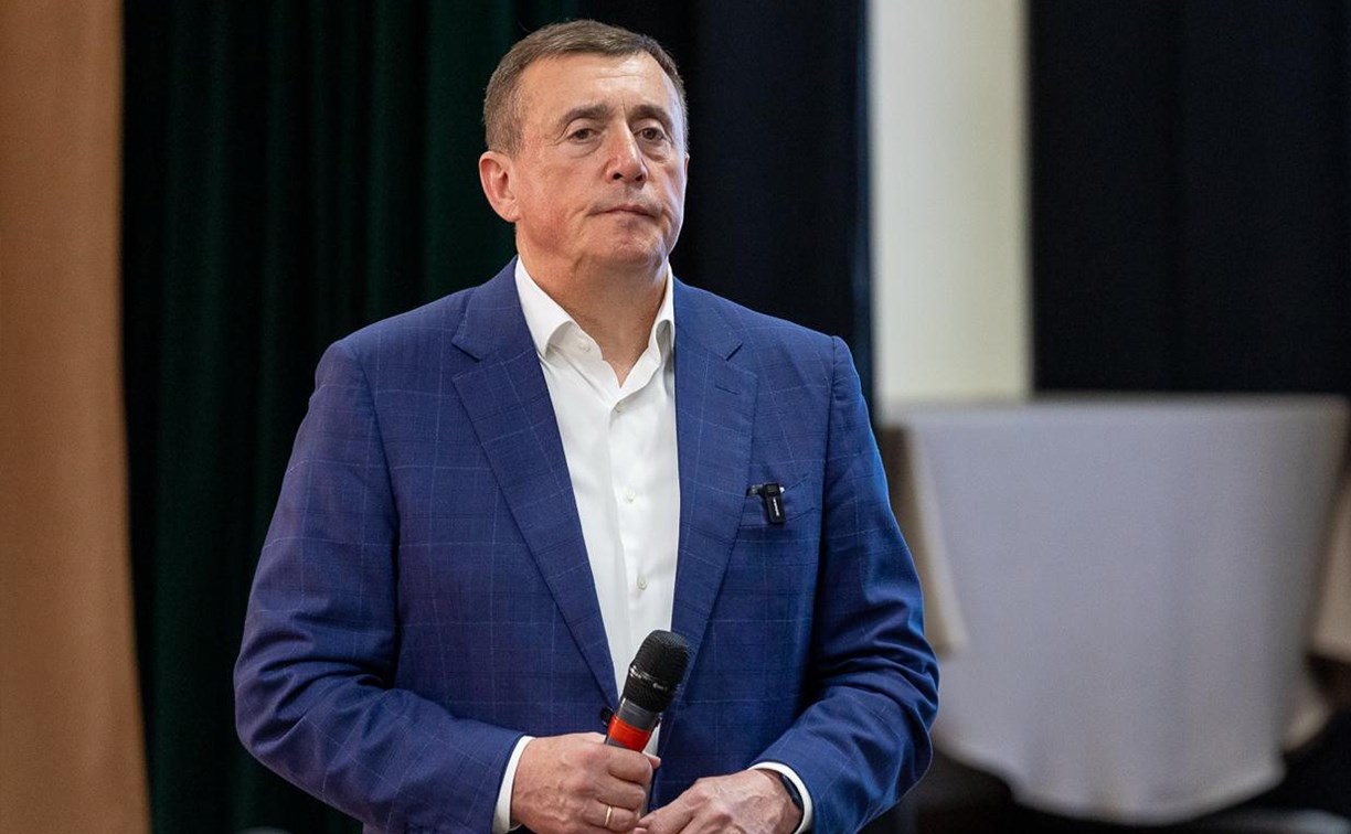 Вода в подвалах, халатность застройщиков и секция карате: Валерий Лимаренко обсудил с жителями Дальнего проблемы района 