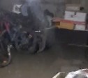 "Фекалии плывут": у жителей одного из домов в Южно-Сахалинске третьи сутки топит подвал