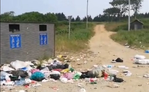 Сахалинцы закидали мусором еще одно место отдыха в Корсаковском районе 