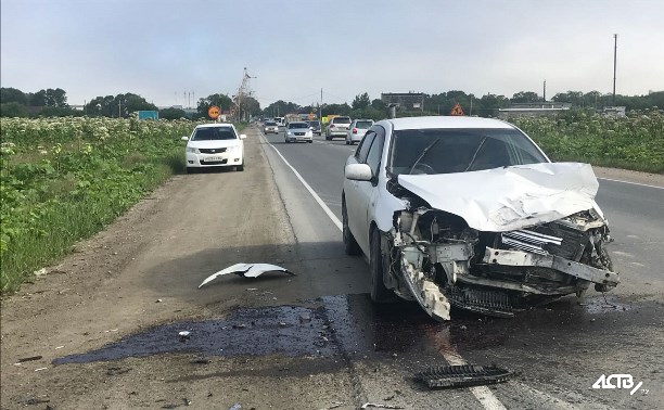 Сразу три автомобиля столкнулись у въезда в Новоалександровск