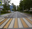 На улицу Южно-Сахалинска, которую превратили в парковку, вернули столбики