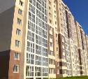 Новая многоэтажка в Южно-Сахалинске несколько месяцев стоит пустой