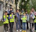 Юные инспекторы движения рассказали жителям Южно-Сахалинска о "дворовых ловушках"