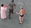 Полуголый мужчина, угнавший авто в Холмске, перед поездкой размахивал ножом на улице