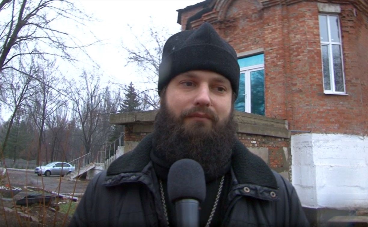 У бойцов нет озлобленности: сахалинский священник на Донбассе освятил боевые машины и поговорил с людьми