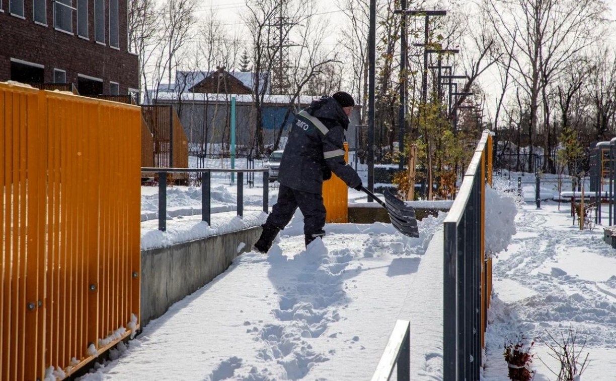 Управляющие компании оштрафуют за плохую расчистку дворов в Южно- Сахалинске