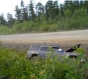 Внедорожник опрокинулся в придорожную канаву на севере Сахалина (ФОТО)