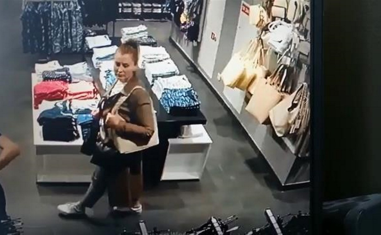 Подозреваемую в краже вещей из магазина ищут в Южно-Сахалинске