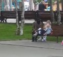 Дети в парке Южно-Сахалинска нажаловались на человека с закрытым лицом, который к ним приставал