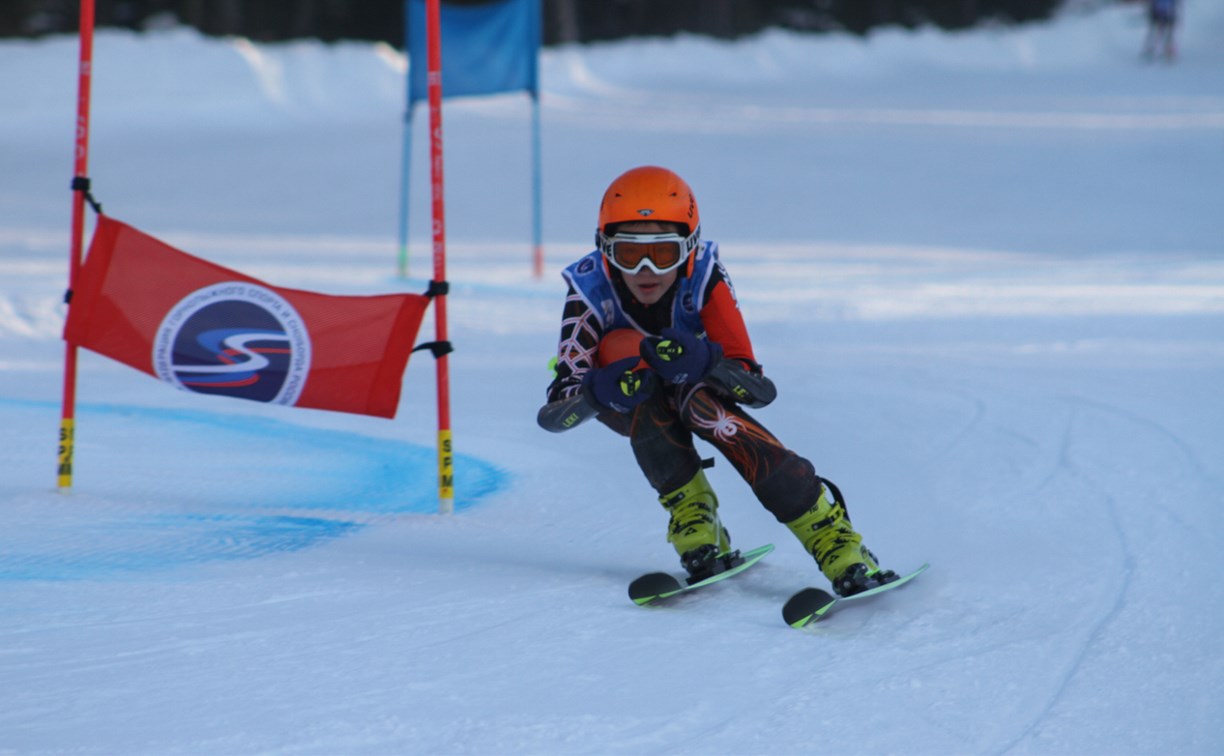 Сахалинские горнолыжники открыли сезон соревнований
