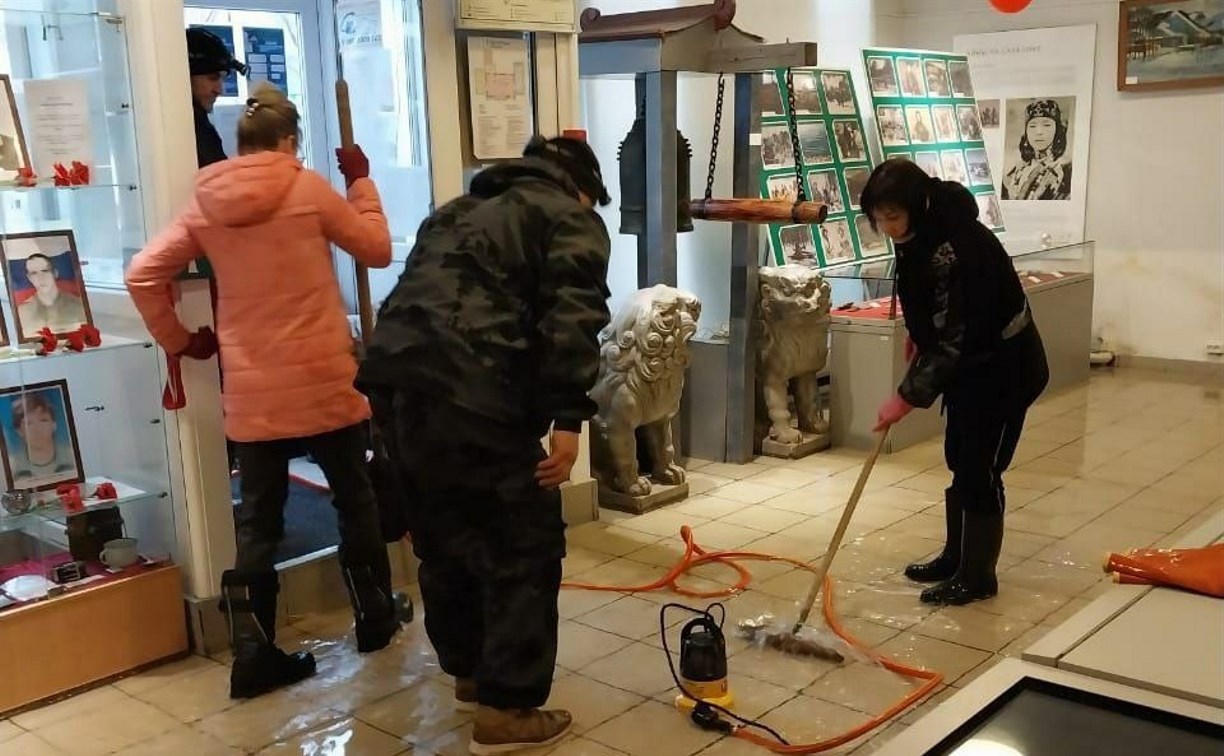 Углегорский краеведческий музей затопило из-за таяния снега и дождей