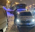Более 50 автомобилей ночью помешали расчистке улиц в Южно-Сахалинске 