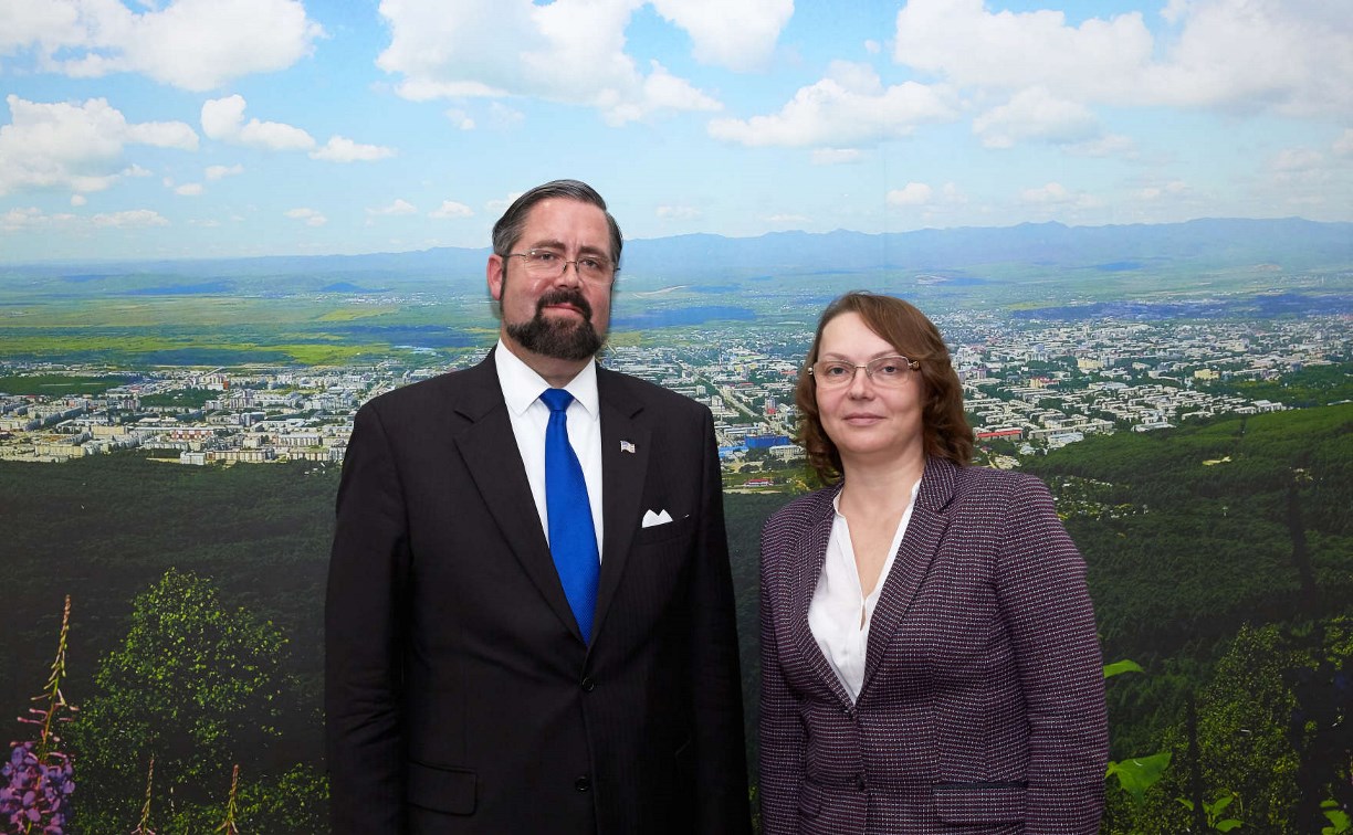 Генеральный консул США во Владивостоке встретился с вице-мэром Южно-Сахалинска