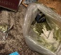 Сбытчика наркотиков и двух покупателей задержали на Сахалине