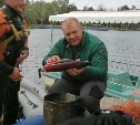 Водолазы нашли кости, цепочку, серёжку и катер на дне озера в горпарке Южно-Сахалинска