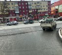Дорогу на Крюкова-Сахалинской в областном центре не могут отремонтировать уже полгода