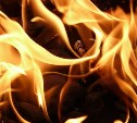 Два пожарных расчёта тушили баню в сахалинском селе