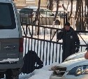 Наркоторговца задержали полицейские у школы в Корсакове