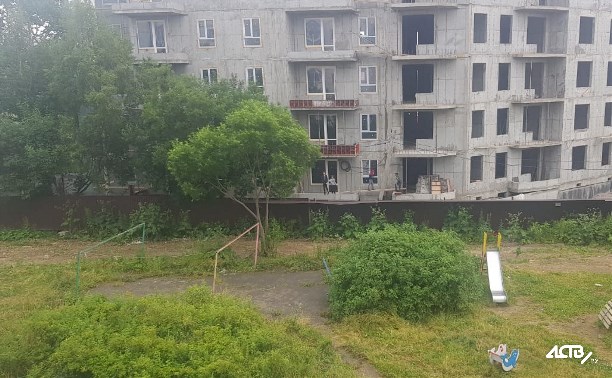 Нехорошая стройка: южносахалинцы продолжают жаловаться на соседство с будущим жилым домом