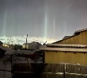 Дорожка из облаков и светящиеся столбы: необычное наблюдали южносахалинцы