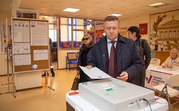 Мэр Южно-Сахалинска Сергей Надсадин принял участие в голосовании на выборах президента России