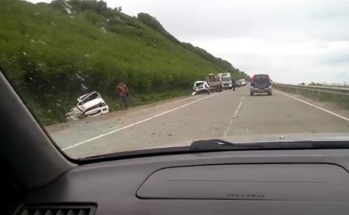 Toyota Lite Ace и Renault Duster столкнулись недалеко от Макарова