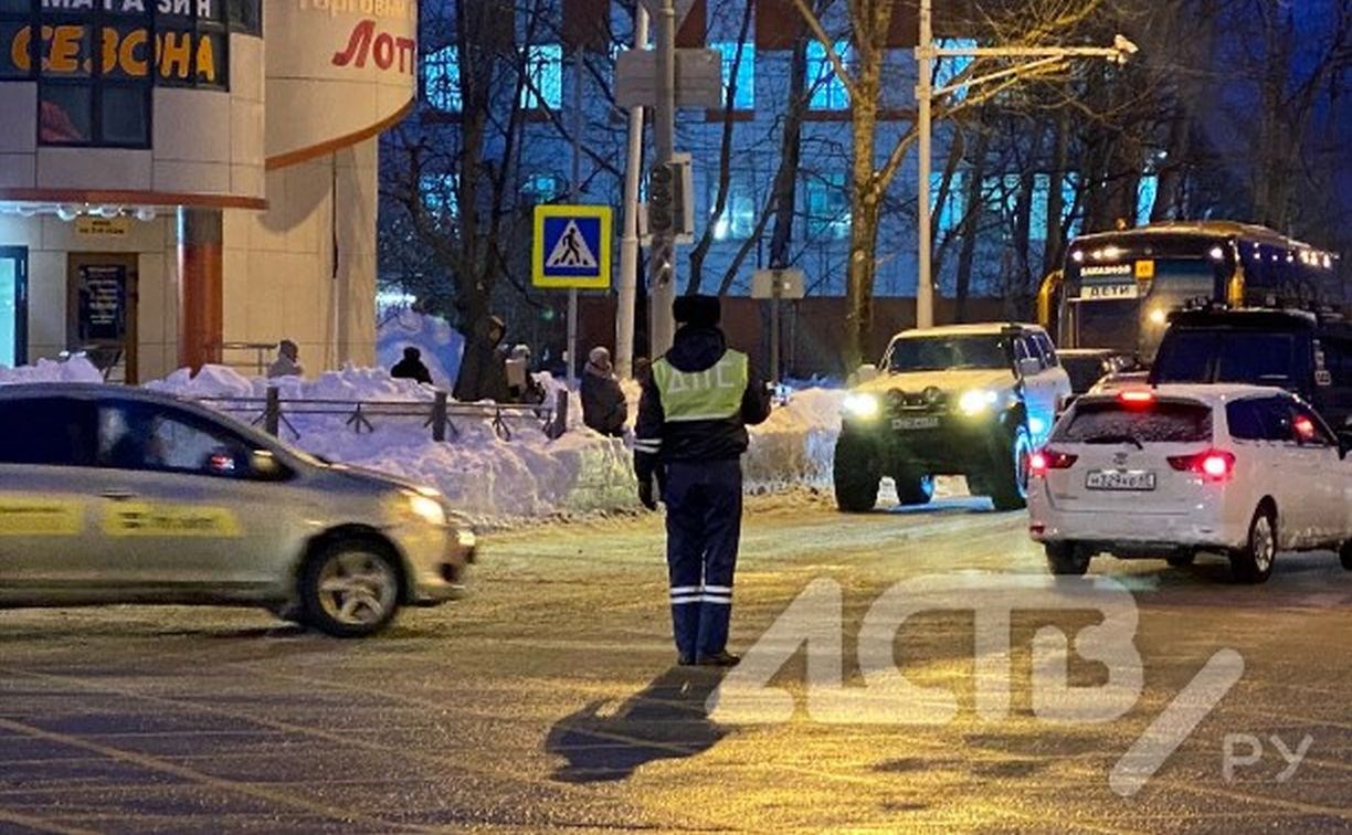Пять светофоров в Южно-Сахалинске перешли в жёлтый мигающий режим