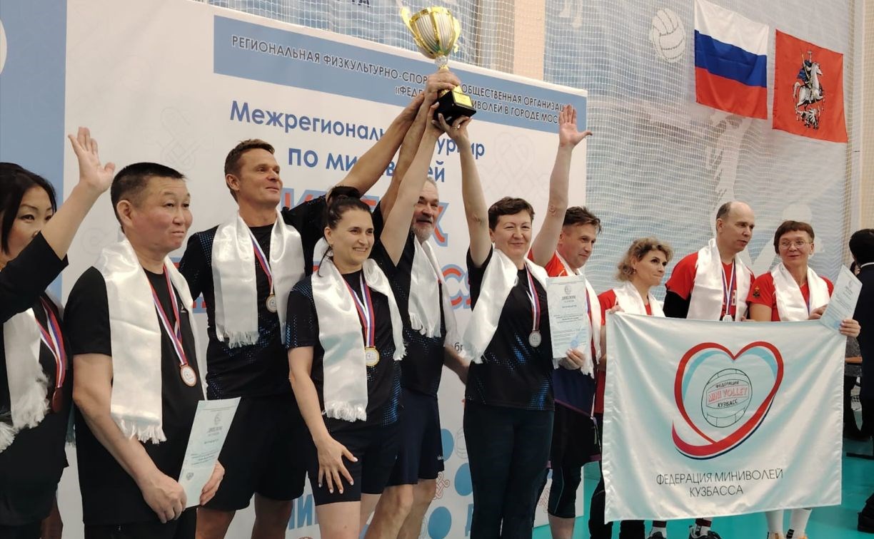 Сахалинцы привезли награды с "Кубка Белого месяца" по миниволей в Москве