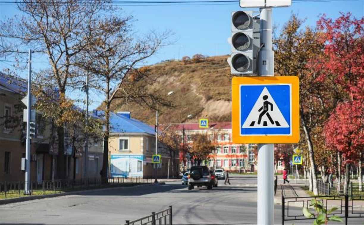 На двух перекрестках в Корсакове установили светофоры