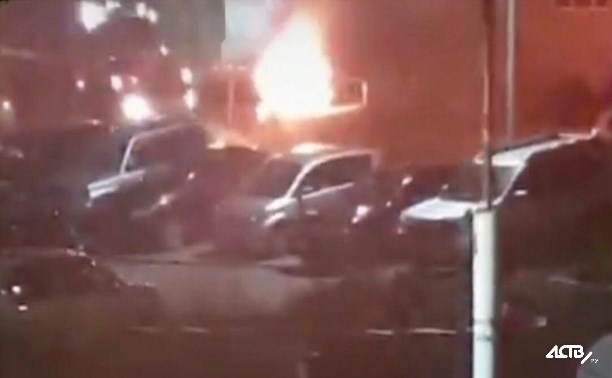 Микроавтобус потушили в Холмске