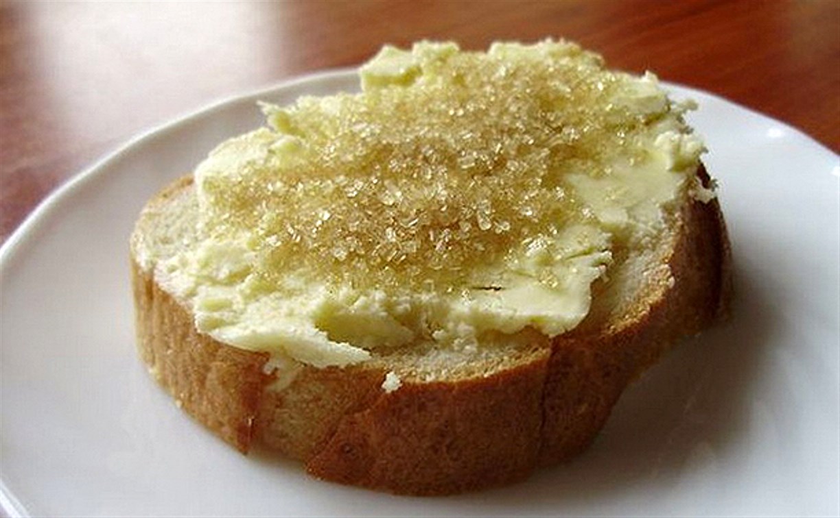 Бутерброд с маслом и сахаром