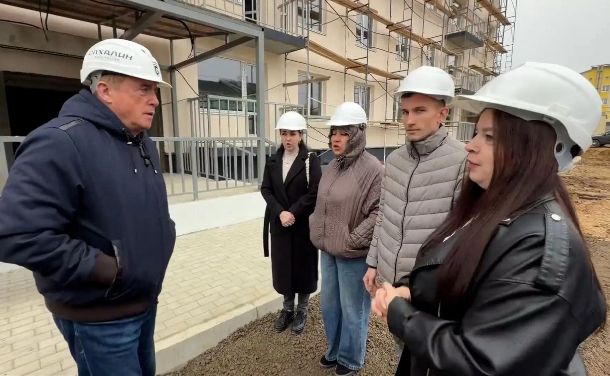 Валерий Лимаренко проинспектировал ход строительства домов для переселения жителей Ногликского района из аварийного фонда