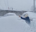 Оперативные службы сопроводят колонну автомобилей до Троицкого в метель