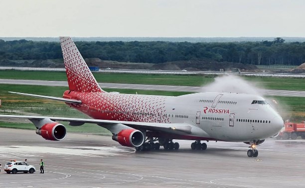 "Королева неба": легендарный Boeing 747-400 прилетел на Сахалин