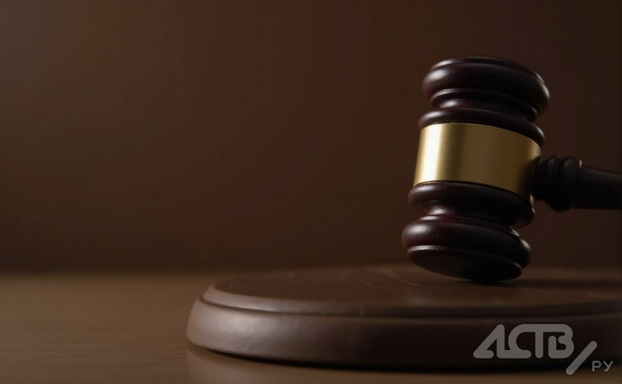 Мужчина обманом перевез контейнер в Южно-Курильске и получил условный срок