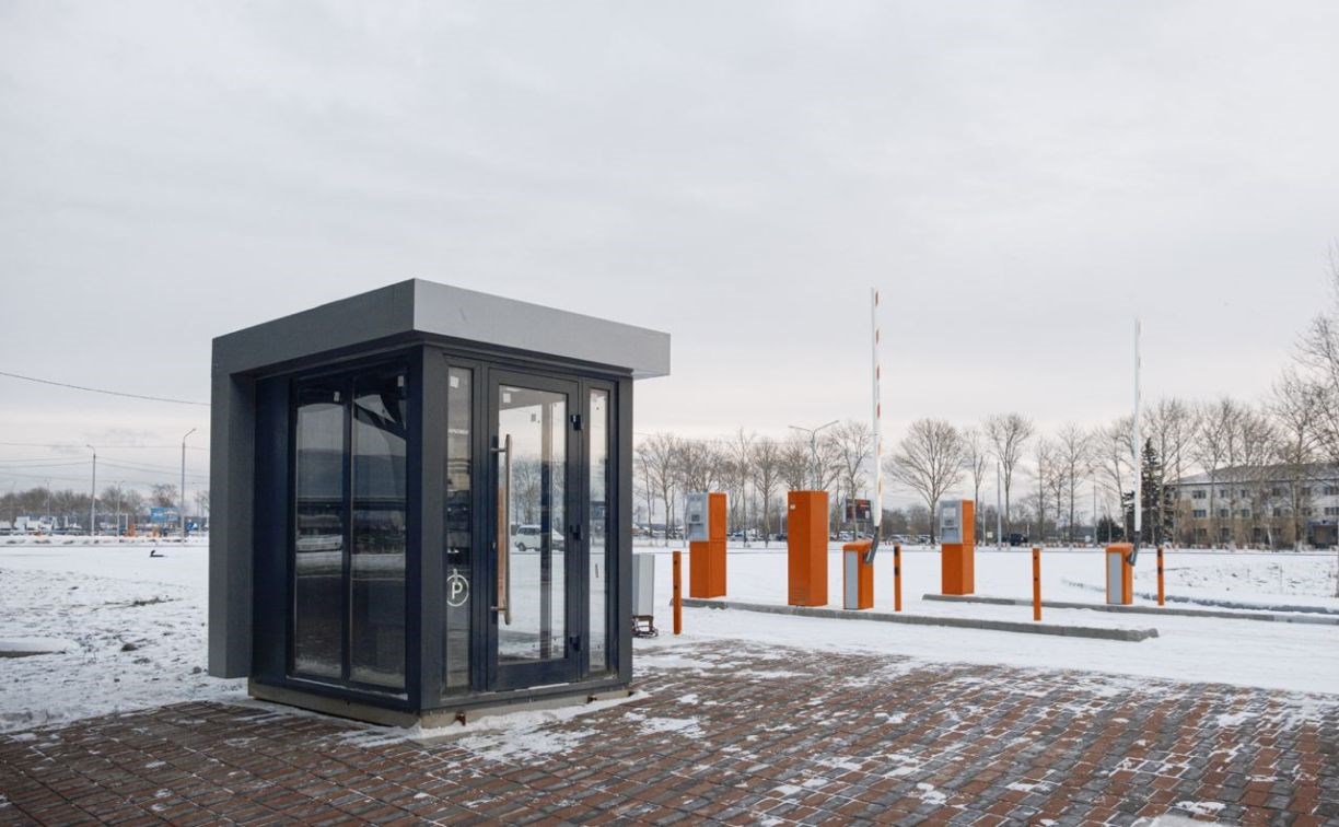 В аэровокзале Южно-Сахалинска открыли платную парковку на 460 мест