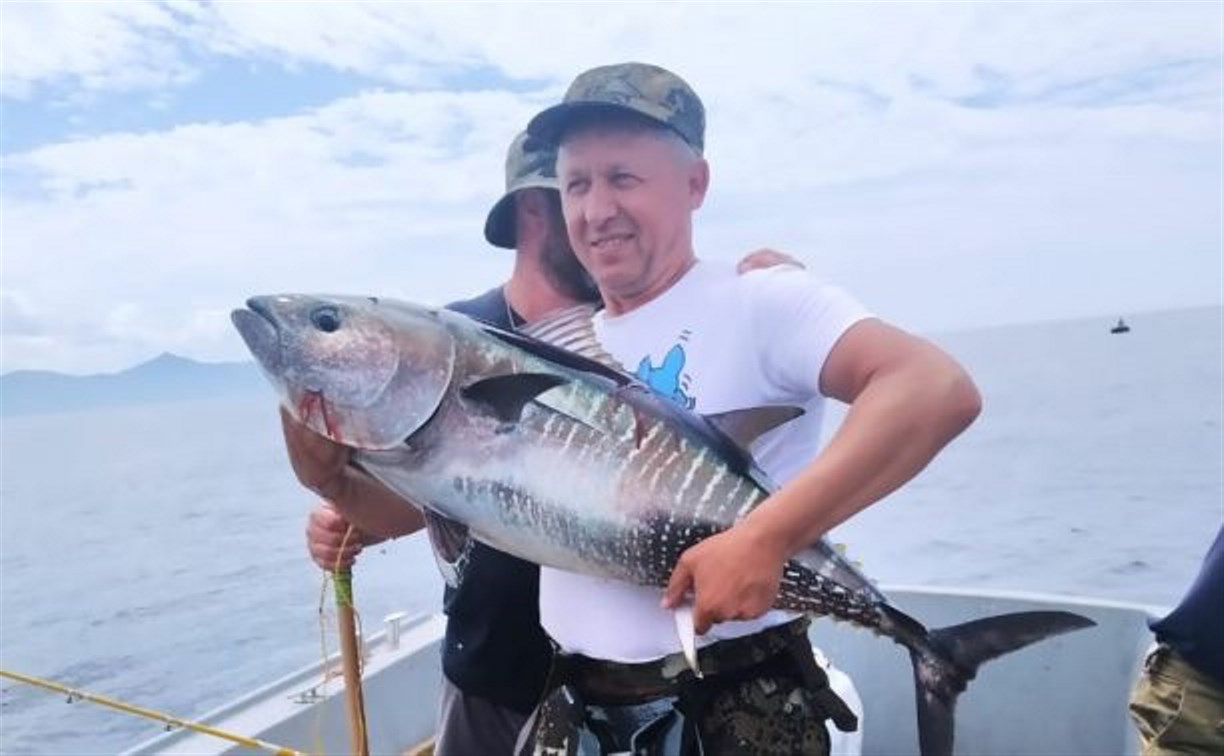 Сахалинцы поймали тунца и рассказали, какой он на вкус