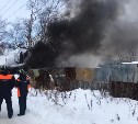 Частный дом загорелся в Южно-Сахалинске