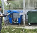 Большая мойка: в селах Долинского района дезинфицируют площадки для мусора
