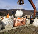 Первую партию собранного на Сахалине стекла отправили на переработку на материк 