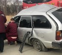 Водитель легковушки пострадал при столкновении с грузовиком в Южно-Сахалинске