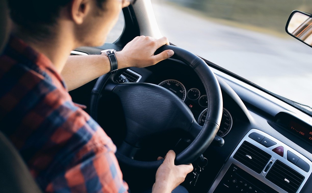 Права только для богатых? Обучение в автошколах подскочило на 20%