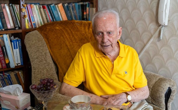 С песней по жизни: южносахалинец Георгий Бердников отметил 90-летний юбилей